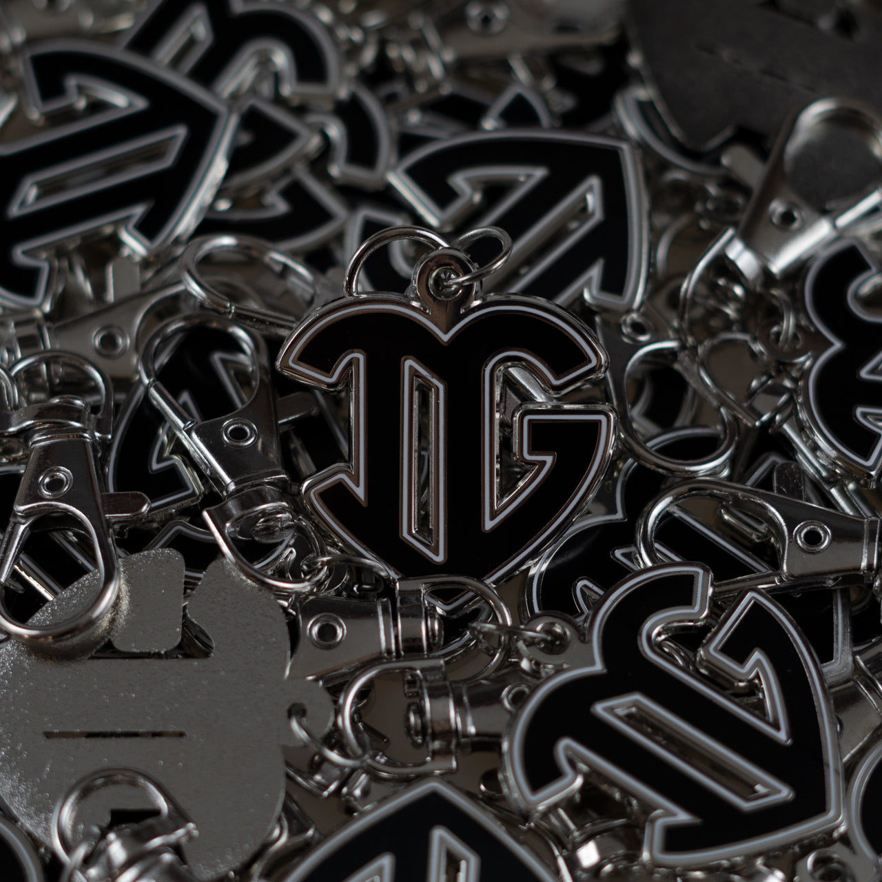 "IG HEART"  METAL KEYCHAIN